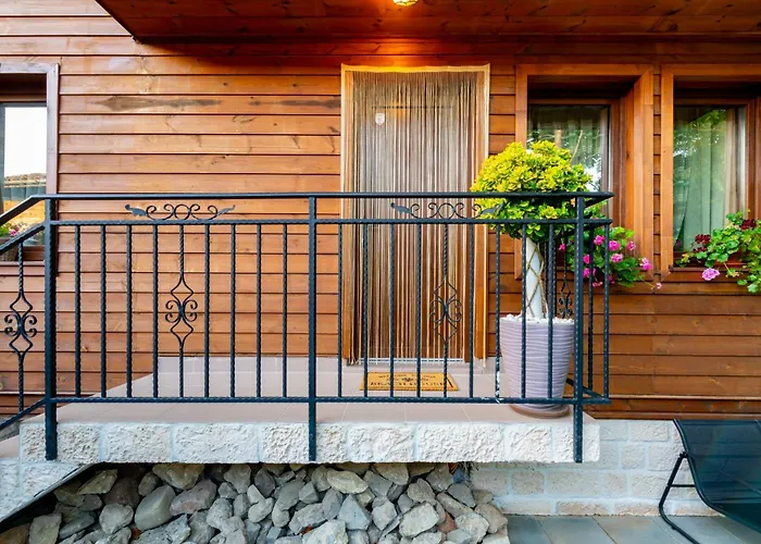 Irb Guest House Emona 4